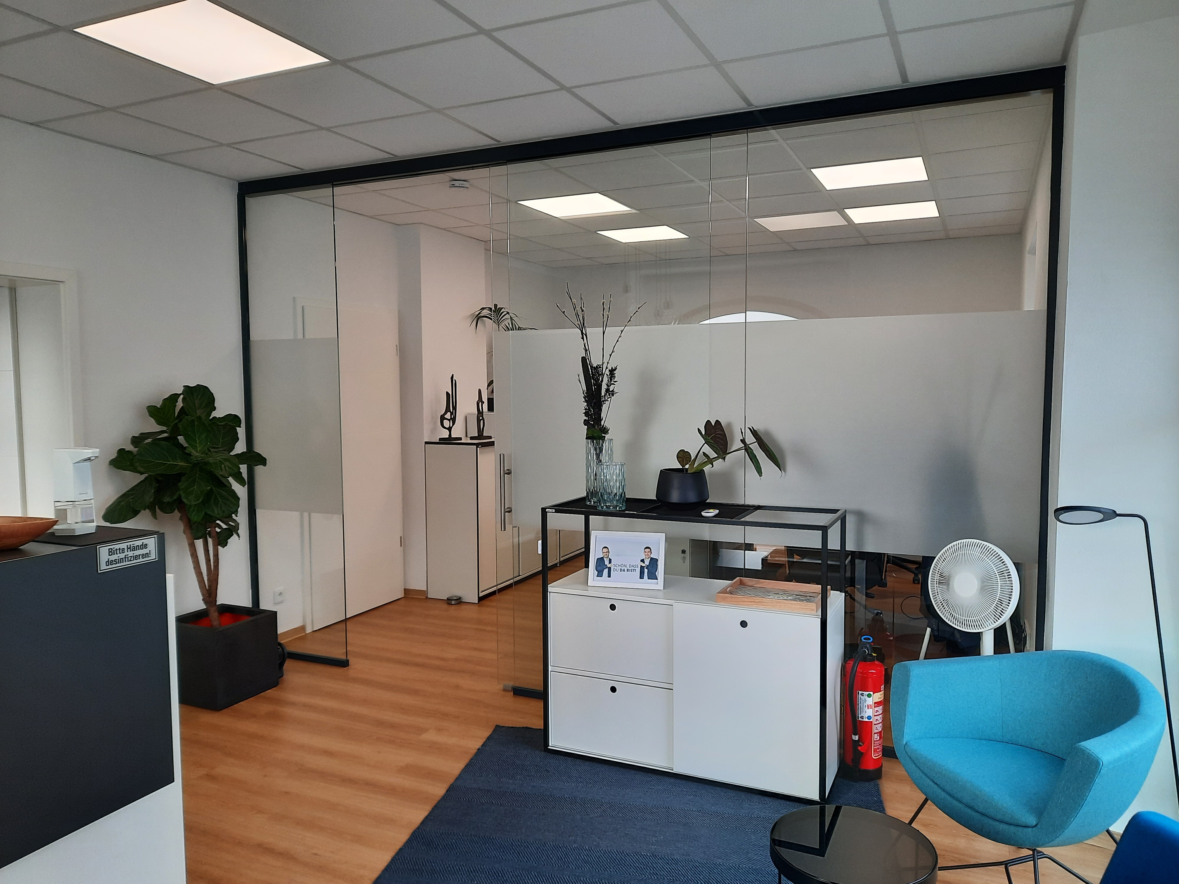 Ganzglas Trennwand Büro 